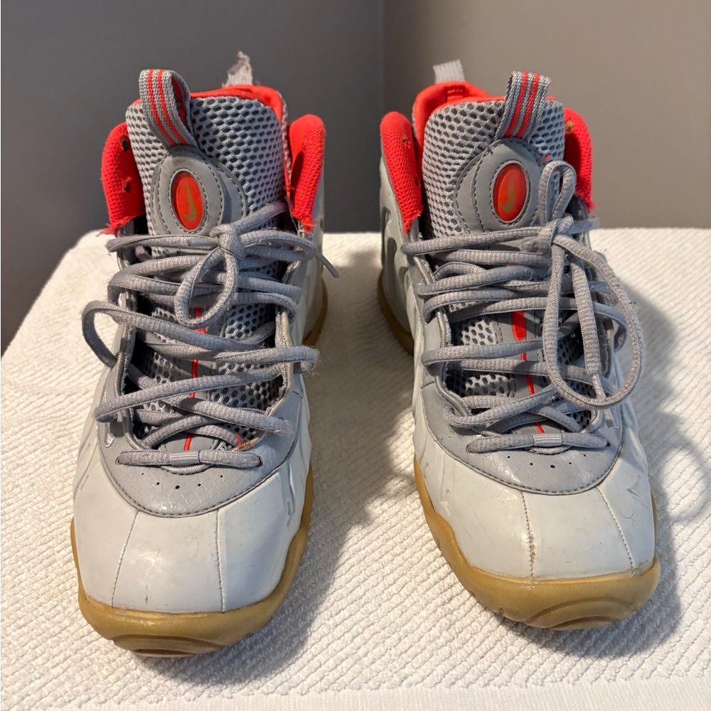 Stylish Kids Nike Lil Posite Shoes with Red and Gray Accents